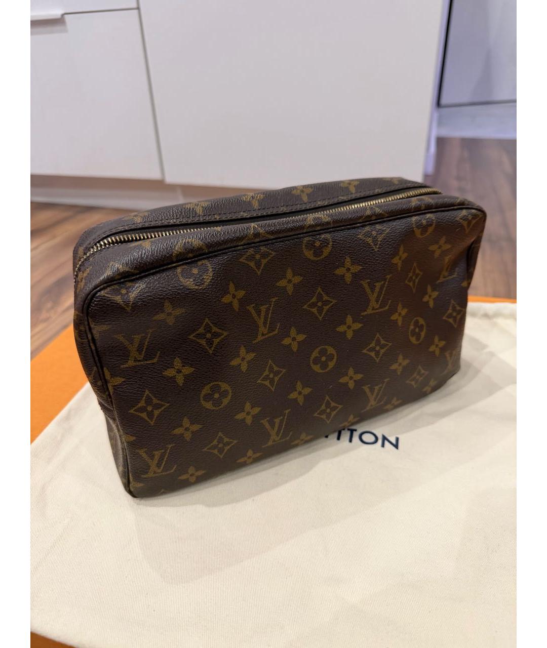 LOUIS VUITTON Коричневая кожаная косметичка, фото 2