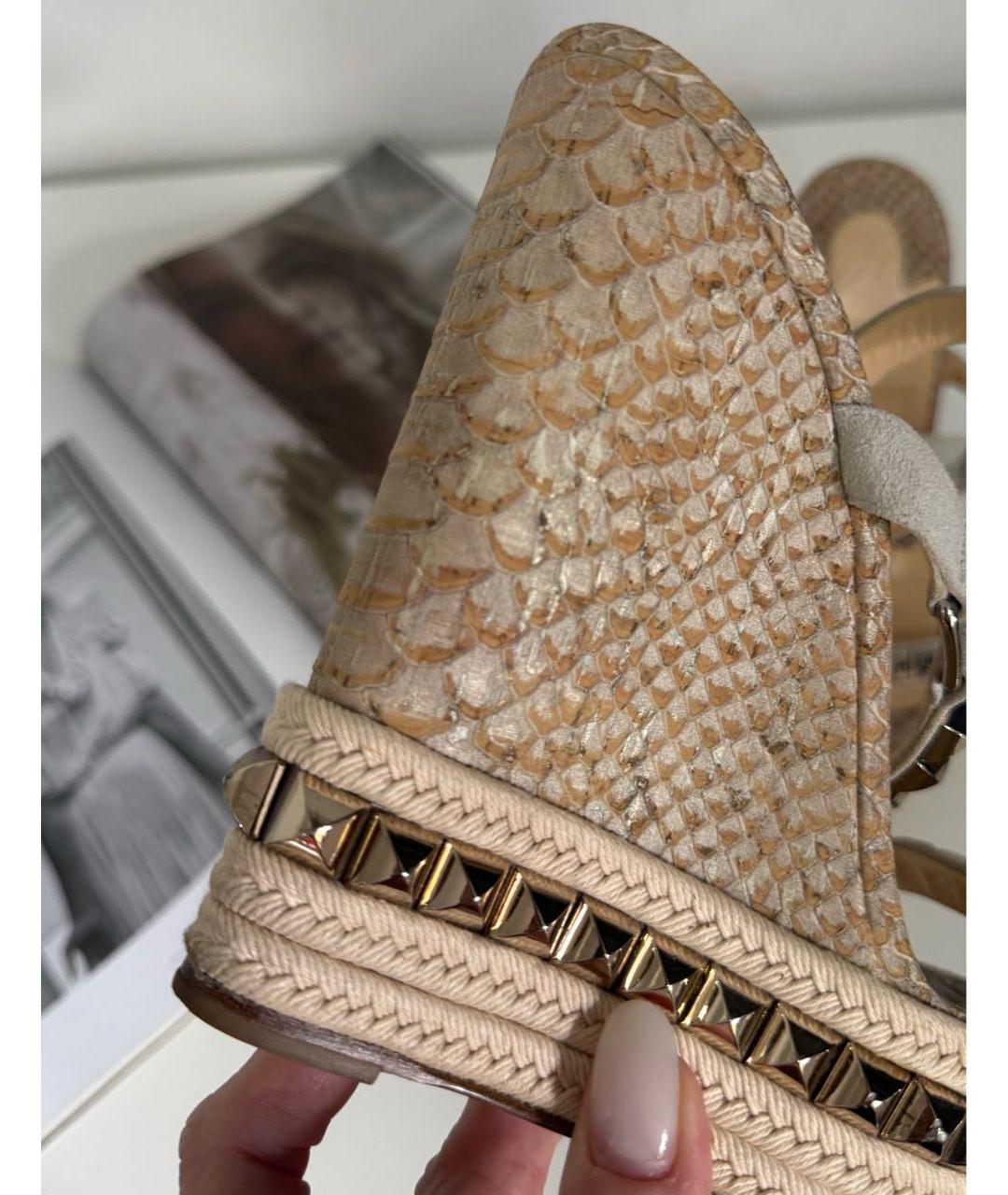 CHRISTIAN LOUBOUTIN Бежевые замшевые босоножки, фото 5