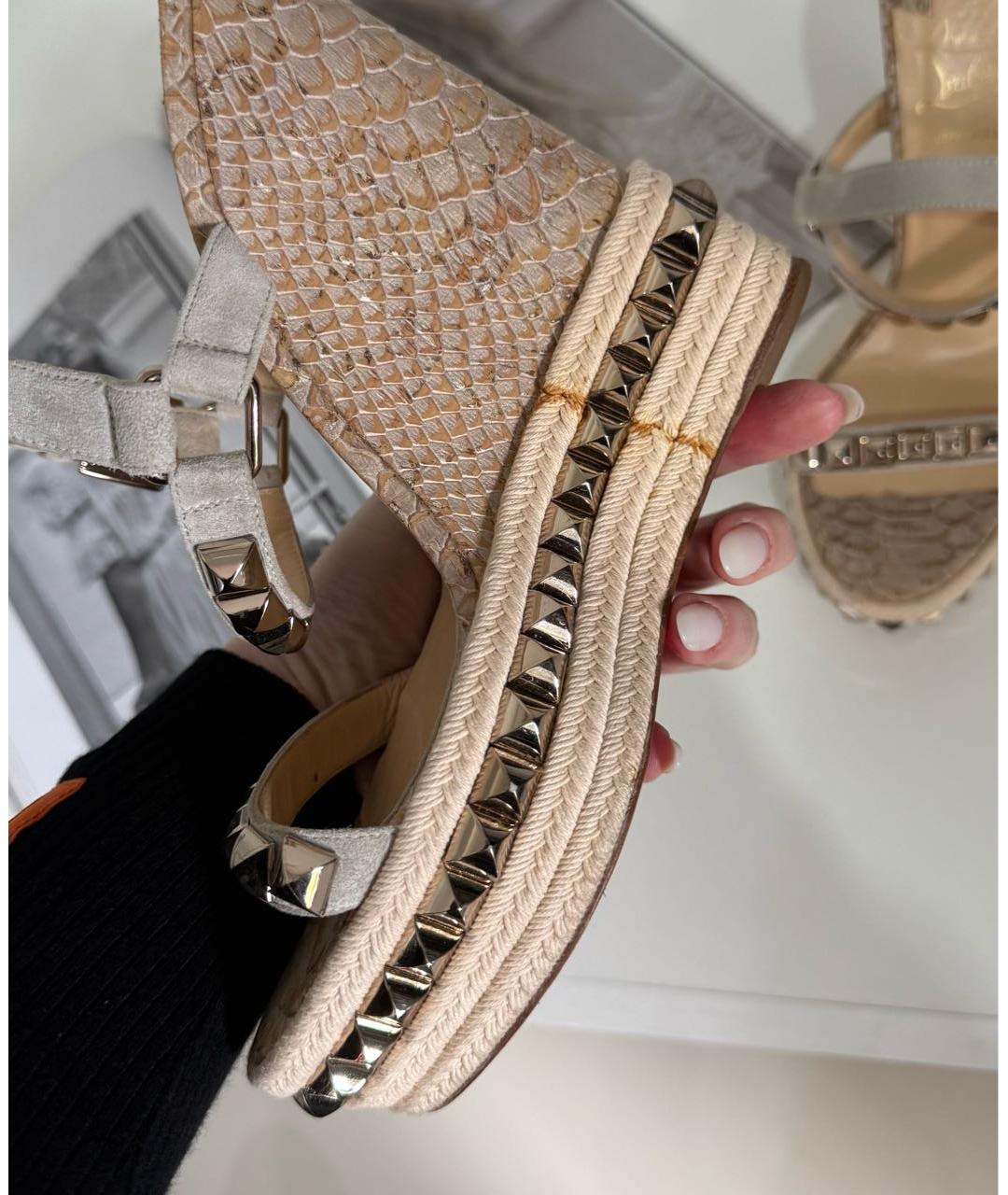 CHRISTIAN LOUBOUTIN Бежевые замшевые босоножки, фото 8