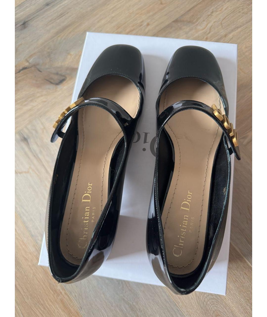CHRISTIAN DIOR Черные лодочки на низком каблуке из лакированной кожи, фото 3