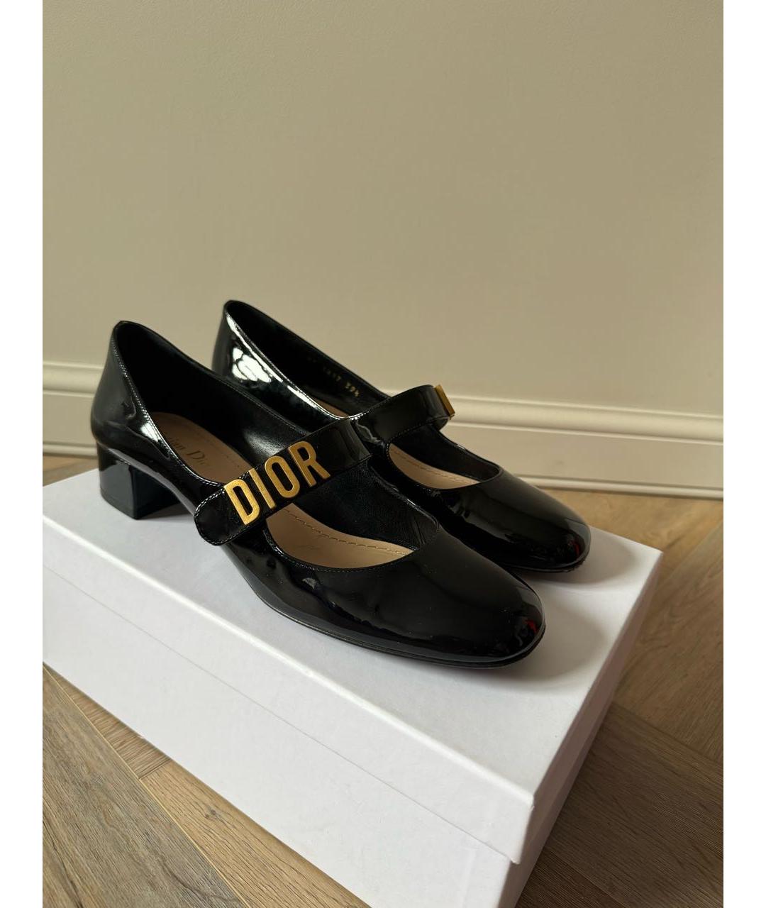 CHRISTIAN DIOR Черные лодочки на низком каблуке из лакированной кожи, фото 2
