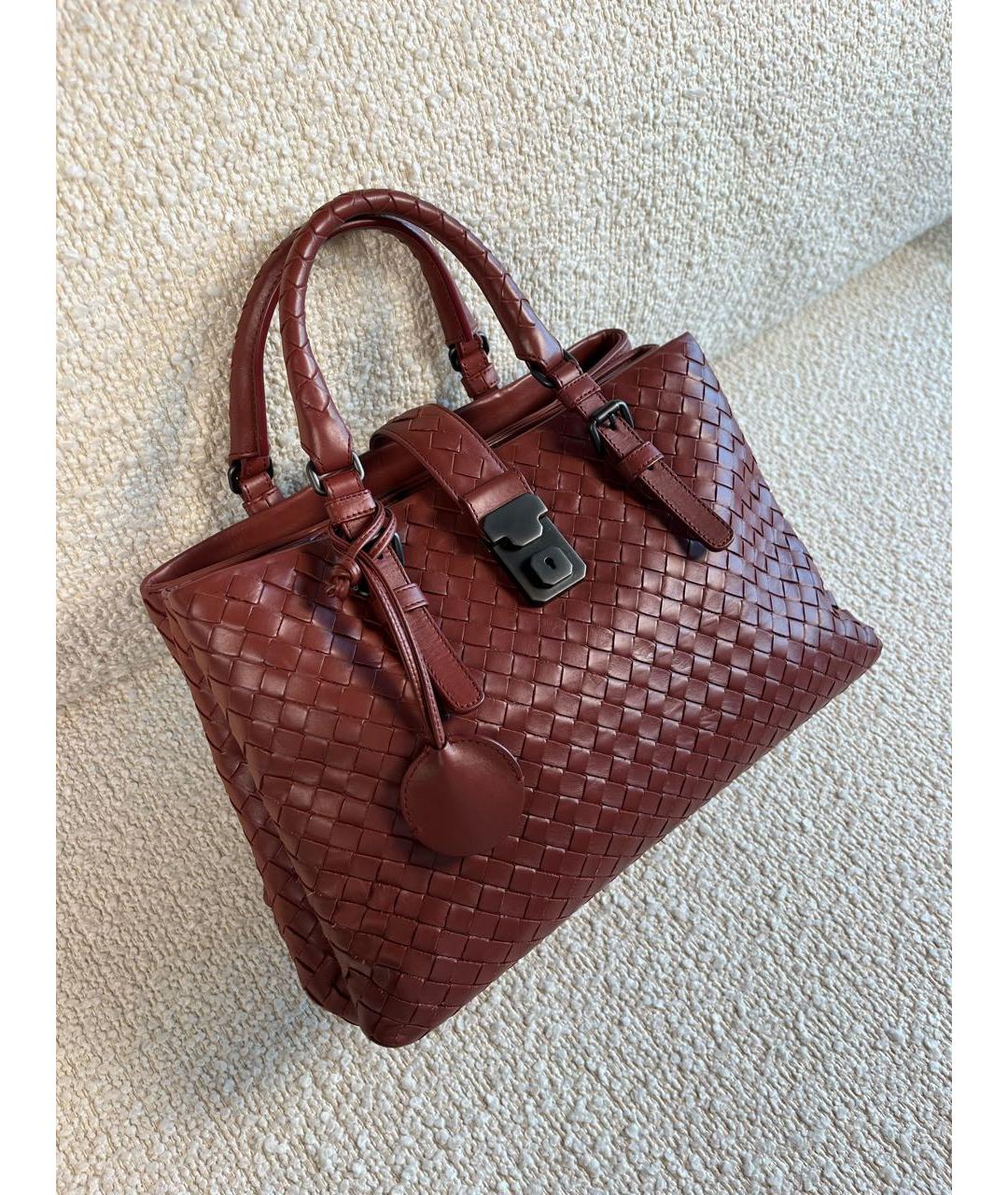 BOTTEGA VENETA Бордовая кожаная сумка с короткими ручками, фото 2