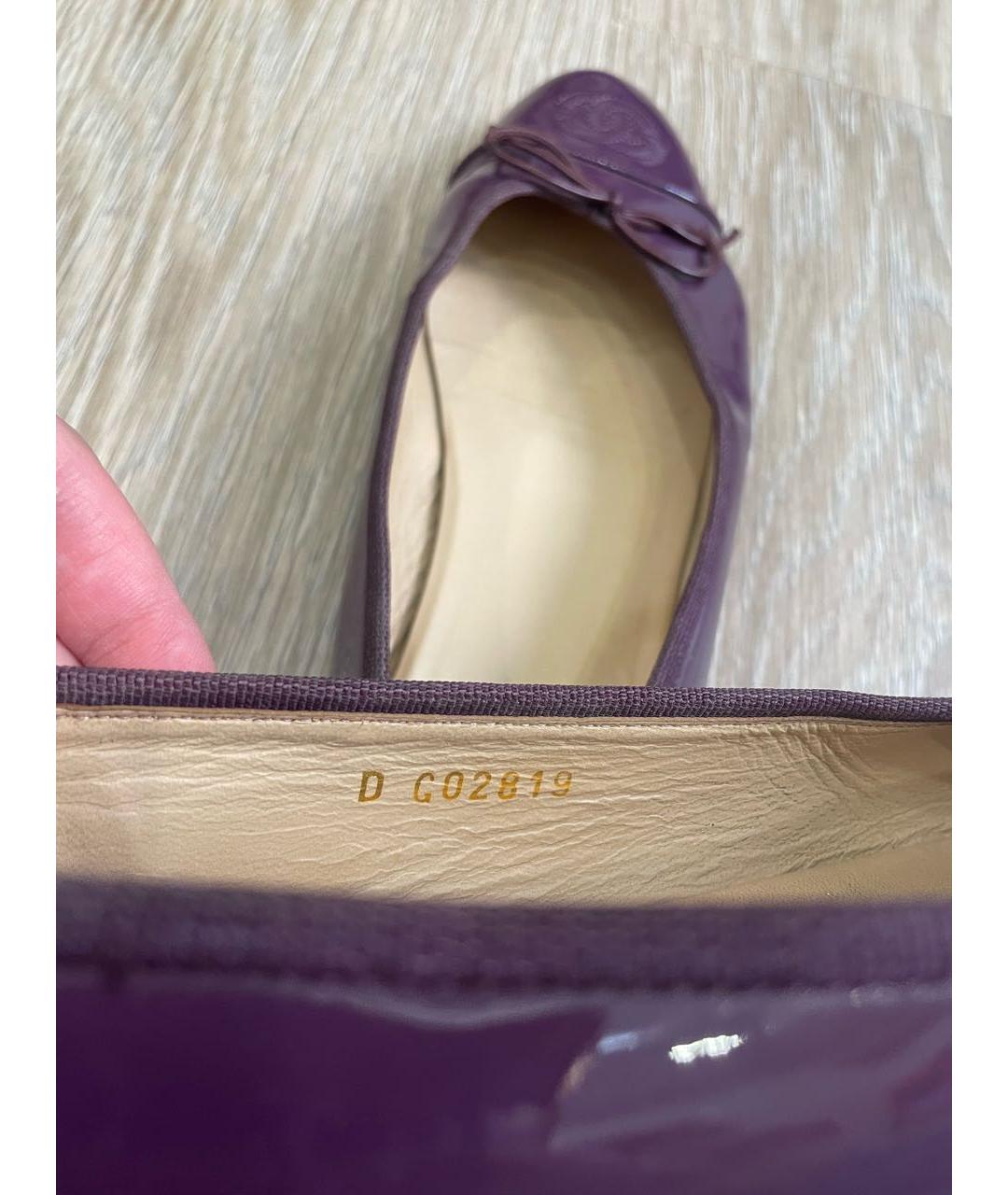 CHANEL Фиолетовые балетки из лакированной кожи, фото 4