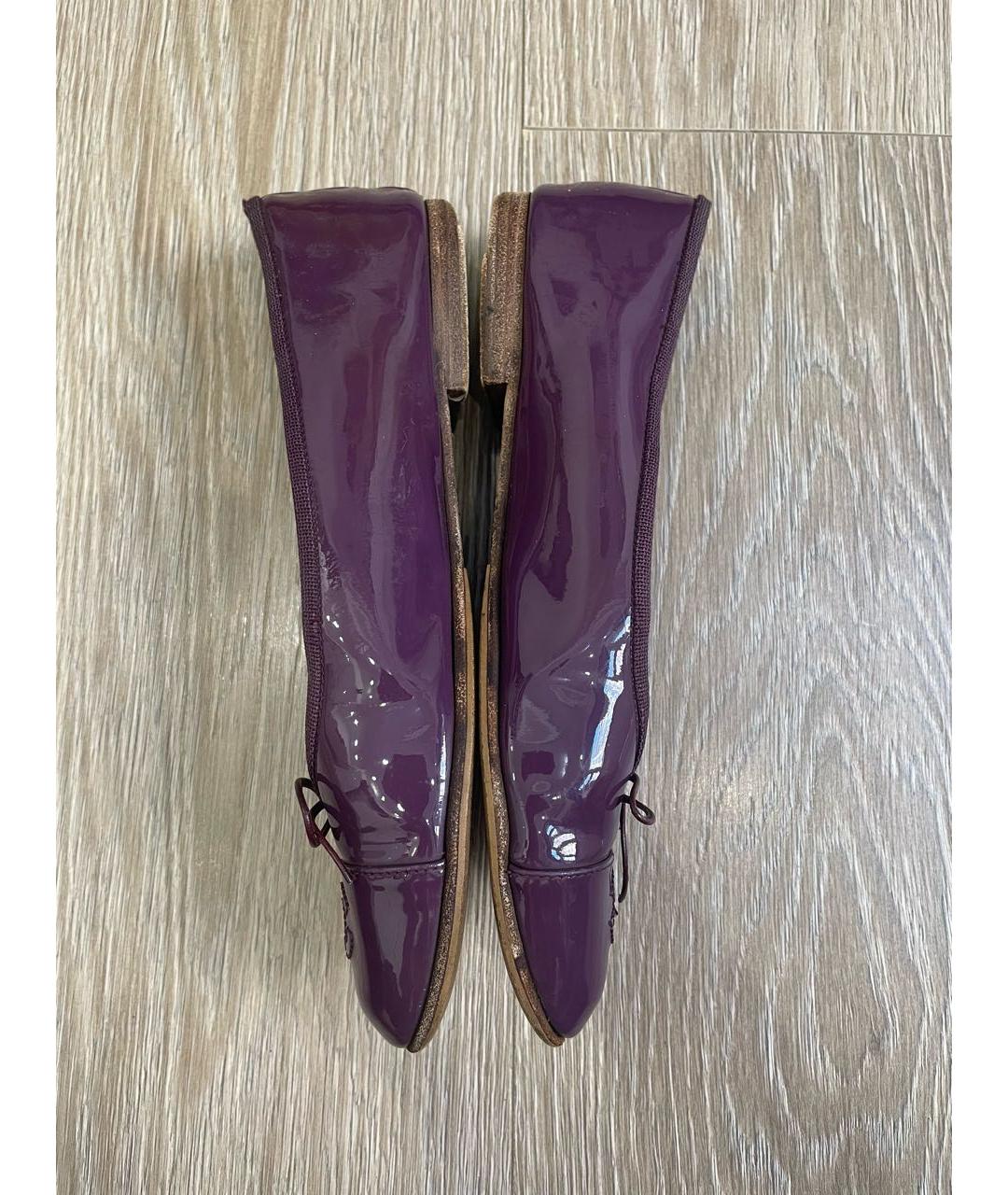 CHANEL Фиолетовые балетки из лакированной кожи, фото 3