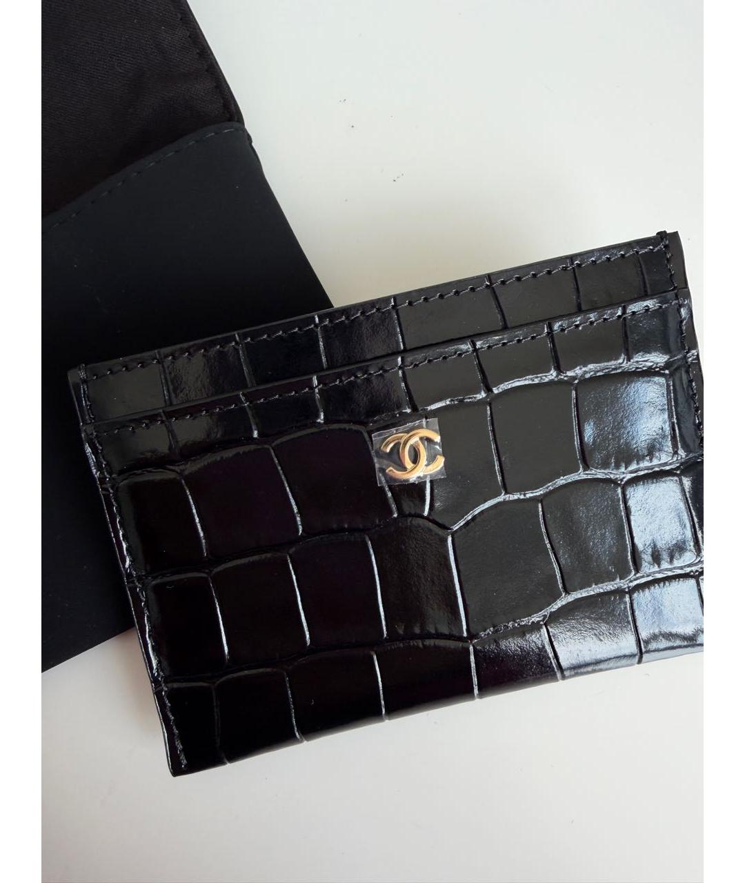 CHANEL Черный кардхолдер из лакированной кожи, фото 4