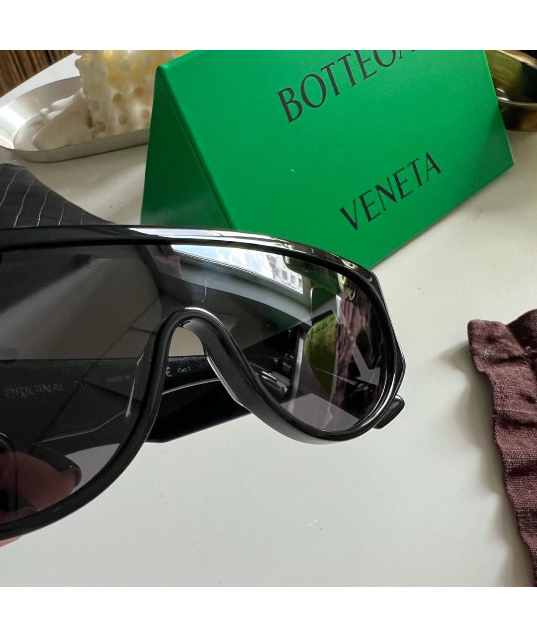 BOTTEGA VENETA Черные пластиковые солнцезащитные очки, фото 4
