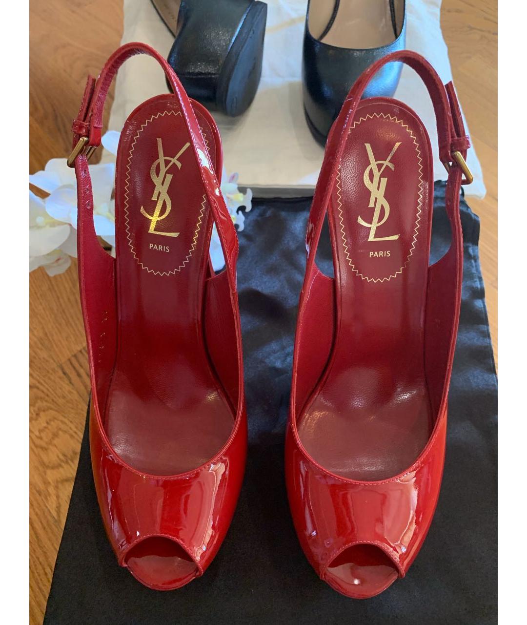 SAINT LAURENT Красные босоножки из лакированной кожи, фото 2