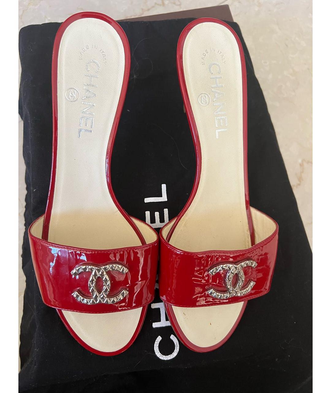 CHANEL Красные босоножки из лакированной кожи, фото 3
