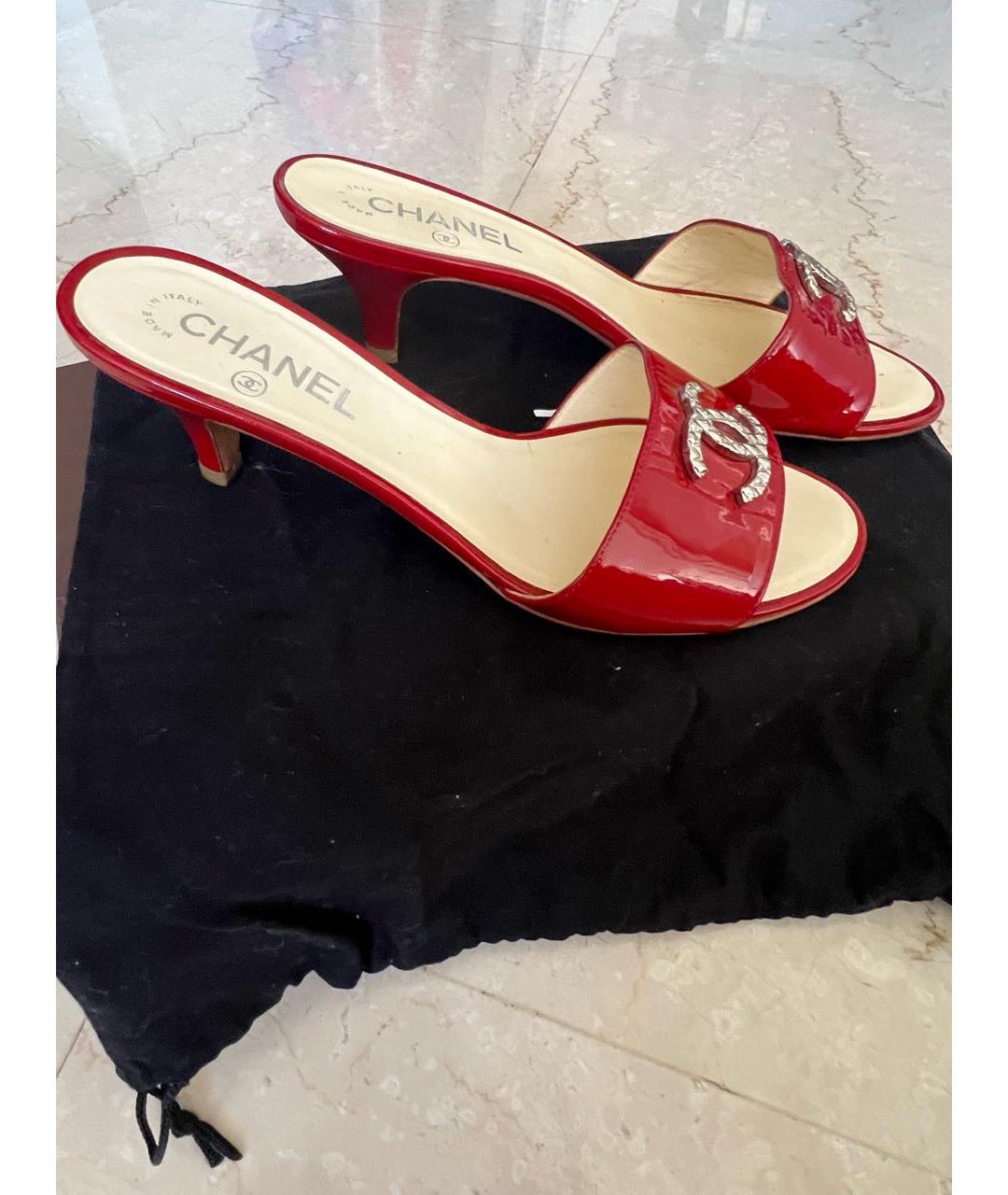CHANEL Красные босоножки из лакированной кожи, фото 5