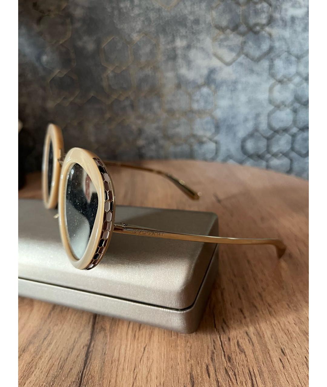 BVLGARI Бежевые пластиковые солнцезащитные очки, фото 5
