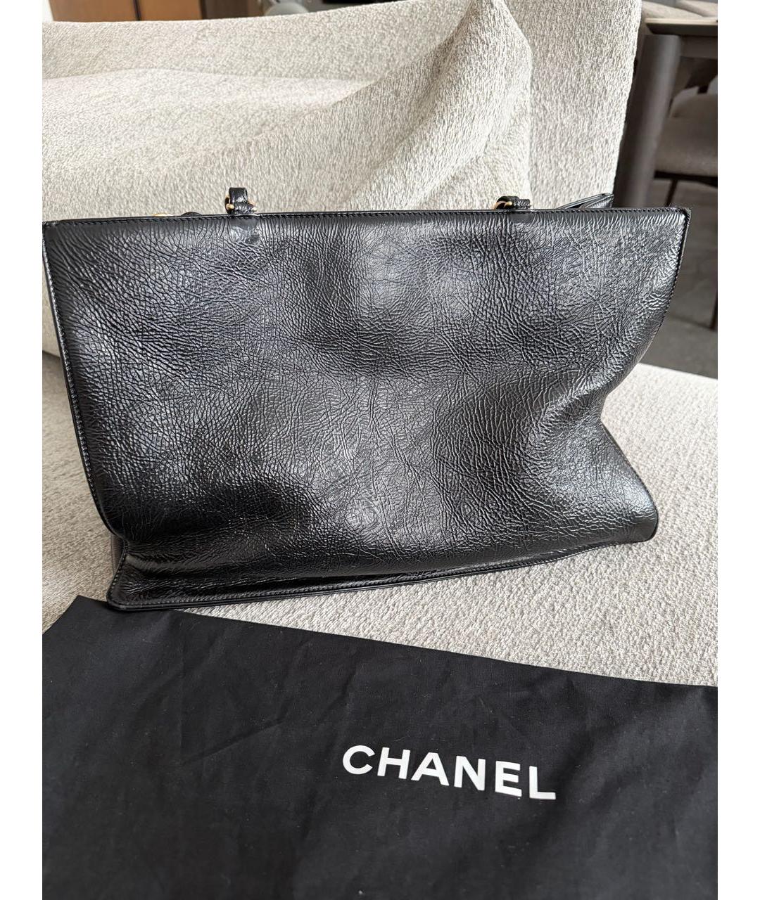 CHANEL Черная сумка тоут из лакированной кожи, фото 4
