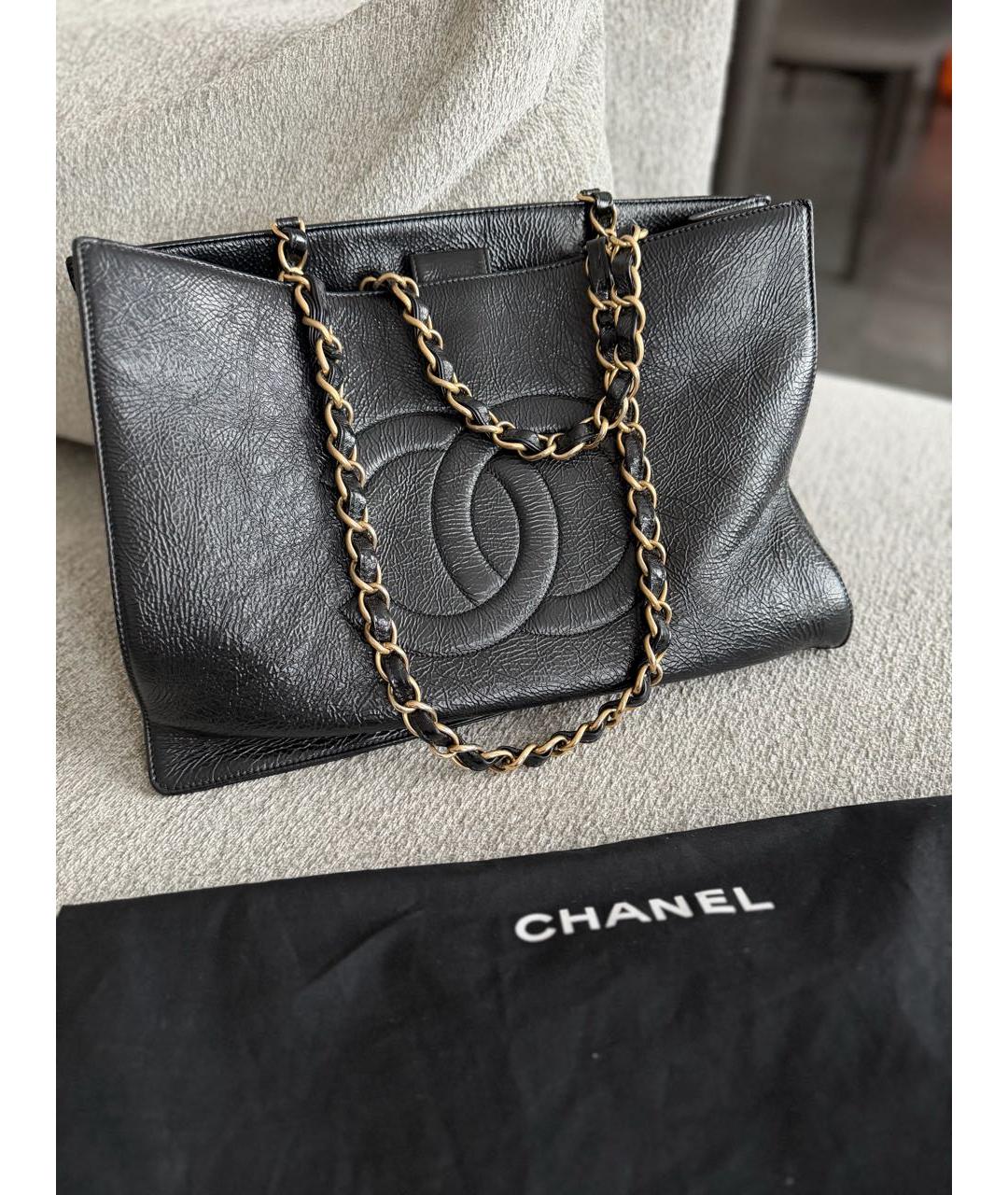 CHANEL Черная сумка тоут из лакированной кожи, фото 2