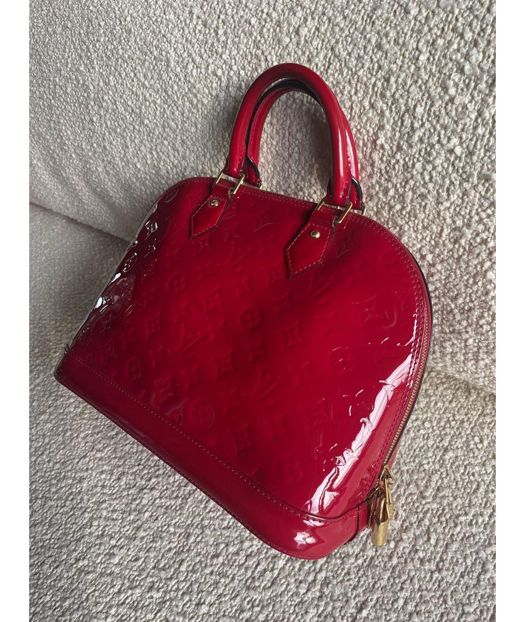 LOUIS VUITTON Красная сумка с короткими ручками из лакированной кожи, фото 5
