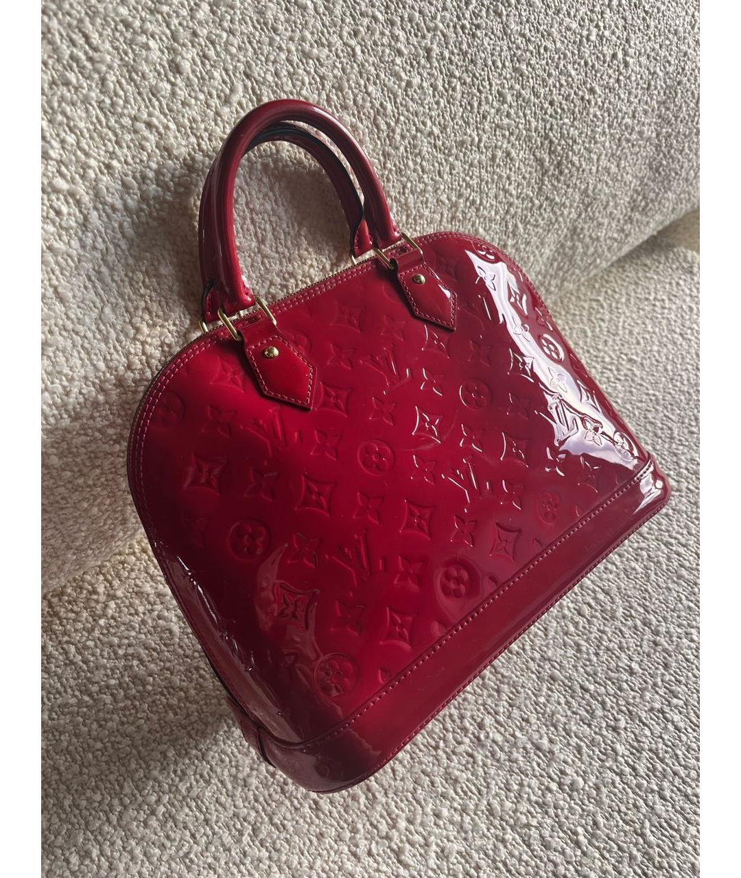 LOUIS VUITTON Красная сумка с короткими ручками из лакированной кожи, фото 2