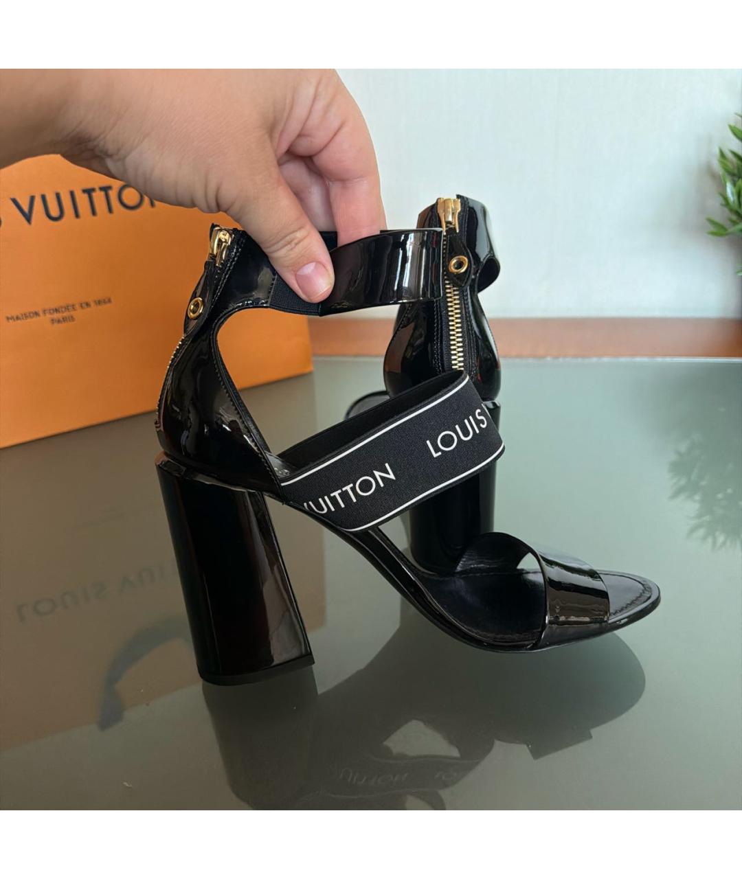 LOUIS VUITTON Черные кожаные босоножки, фото 6