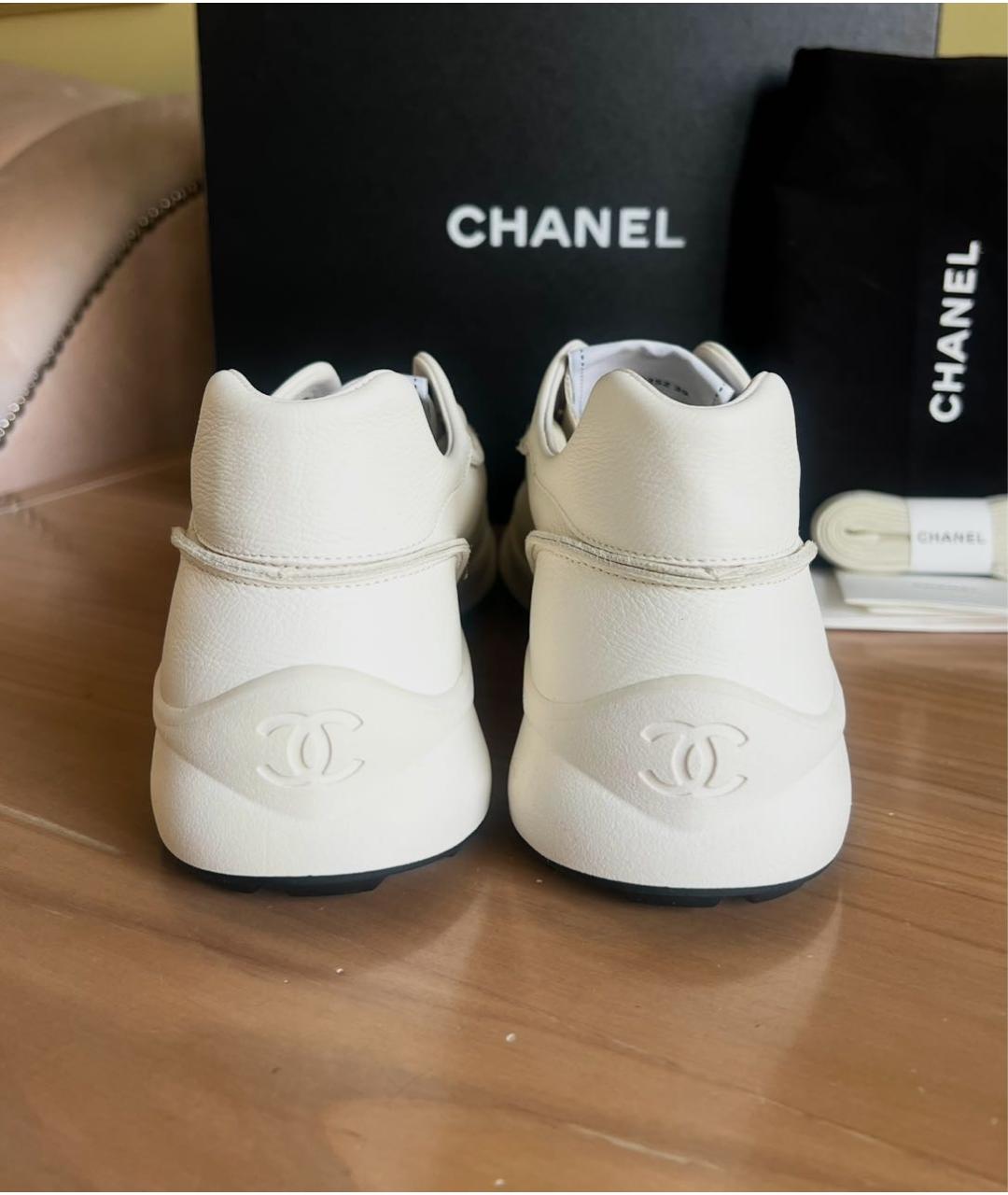 CHANEL Белые кожаные кроссовки, фото 5