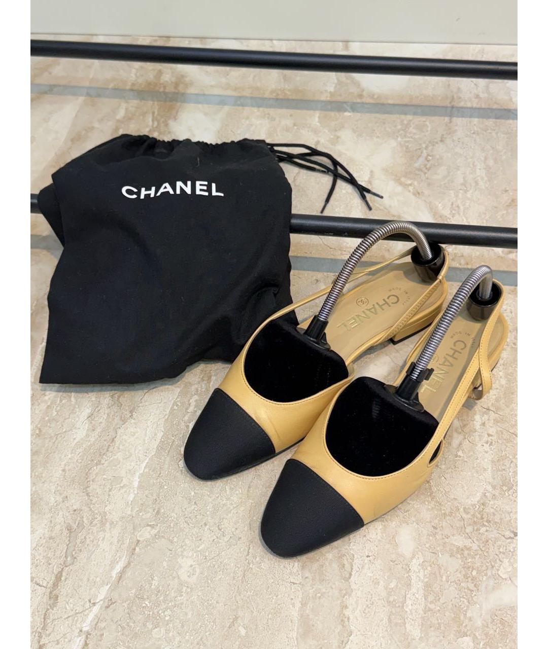 CHANEL Бежевые кожаные лодочки на низком каблуке, фото 3