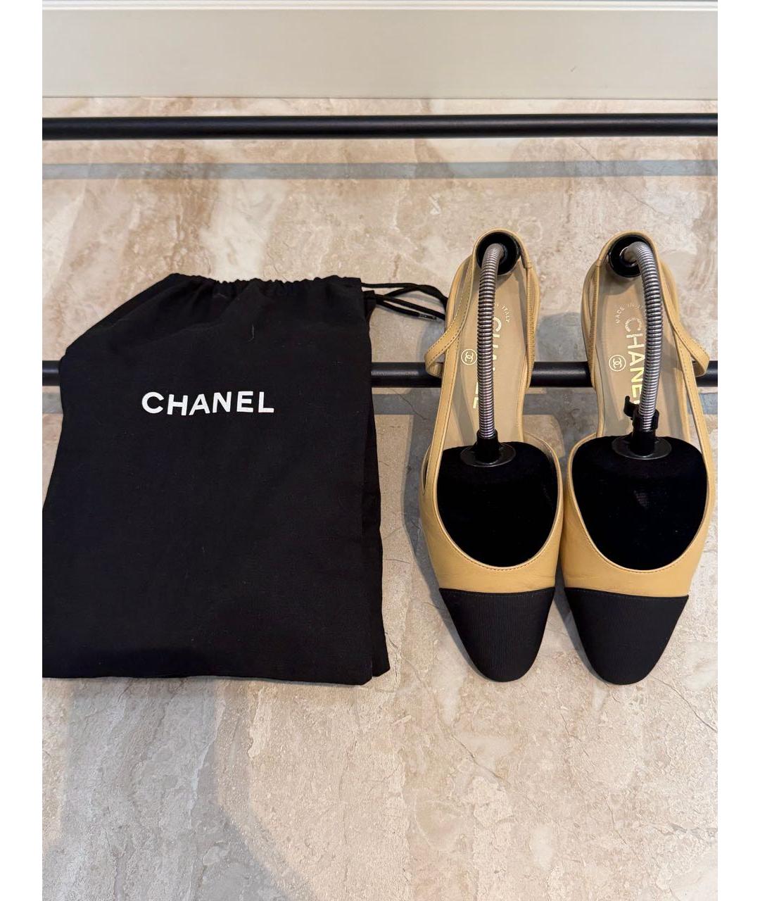 CHANEL Бежевые кожаные лодочки на низком каблуке, фото 2