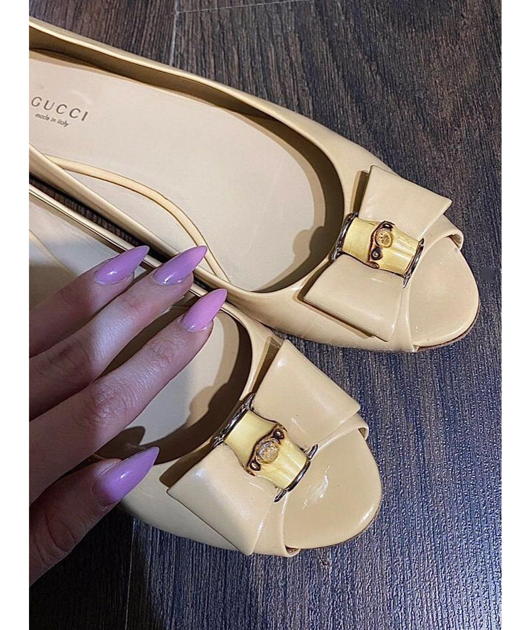 GUCCI Бежевые балетки из лакированной кожи, фото 5