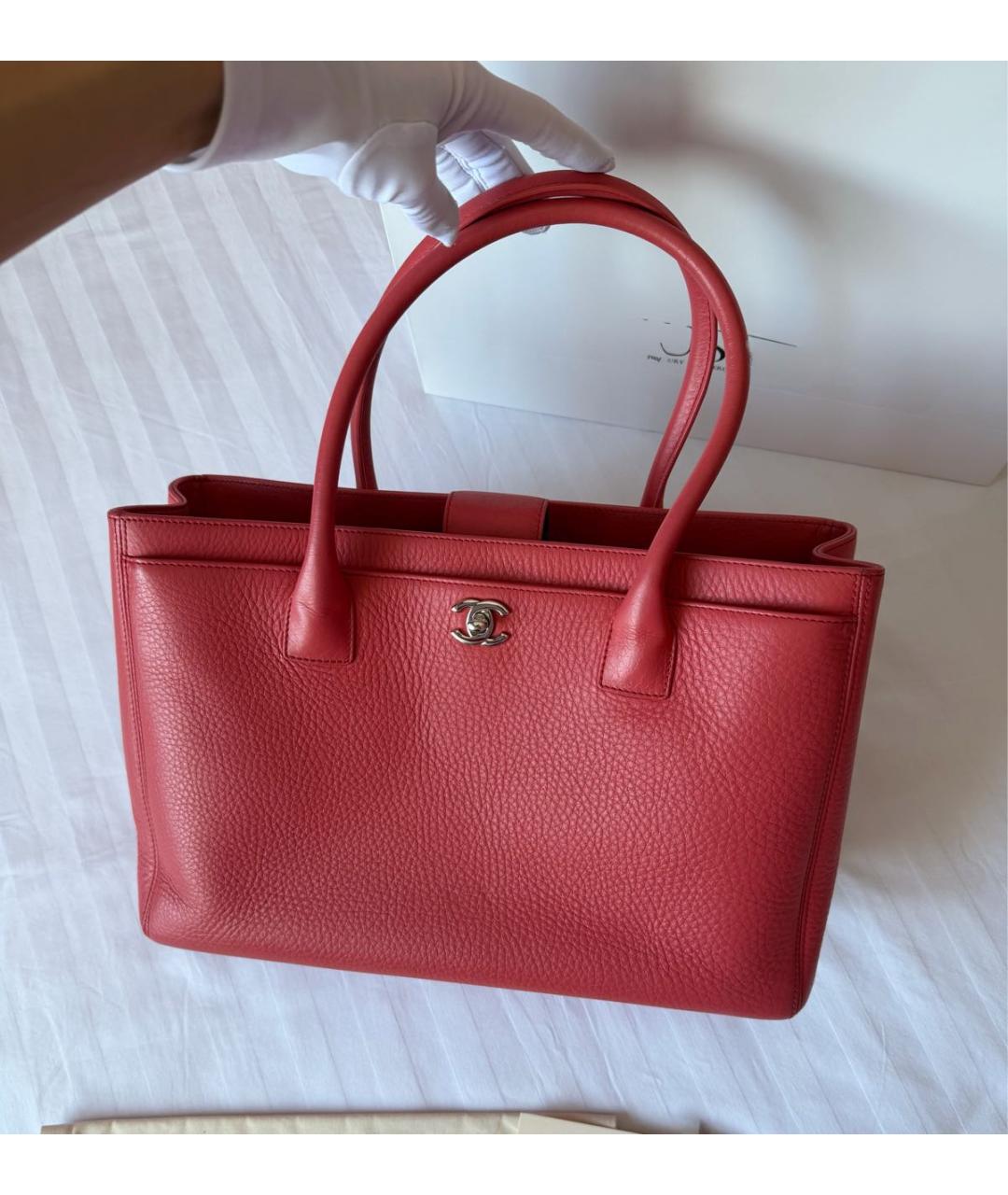 CHANEL Коралловая кожаная сумка тоут, фото 5