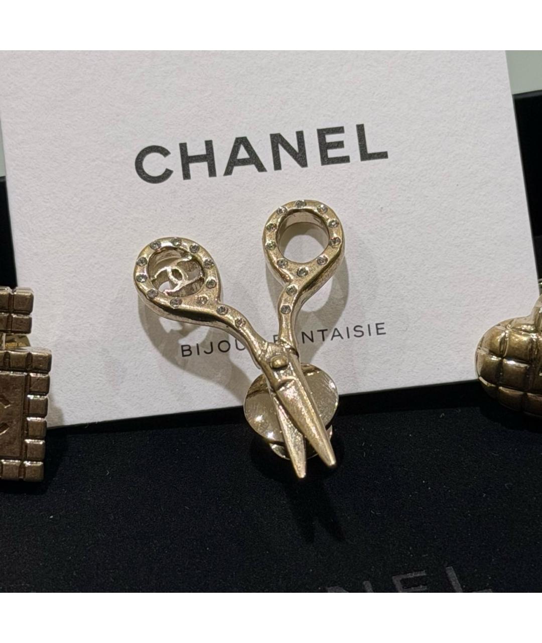 CHANEL Золотая металлическая булавка / брошь, фото 3