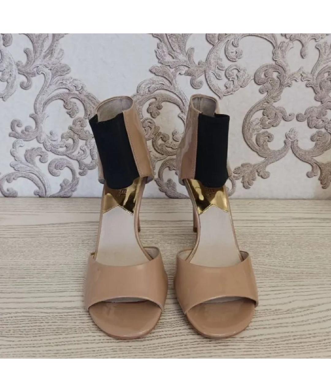 MICHAEL KORS Бежевые босоножки из лакированной кожи, фото 2