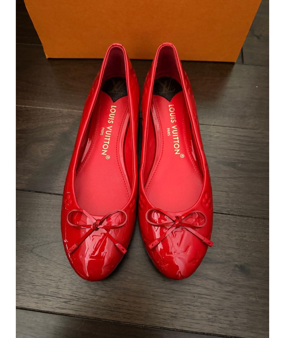 LOUIS VUITTON Красные балетки из лакированной кожи, фото 2