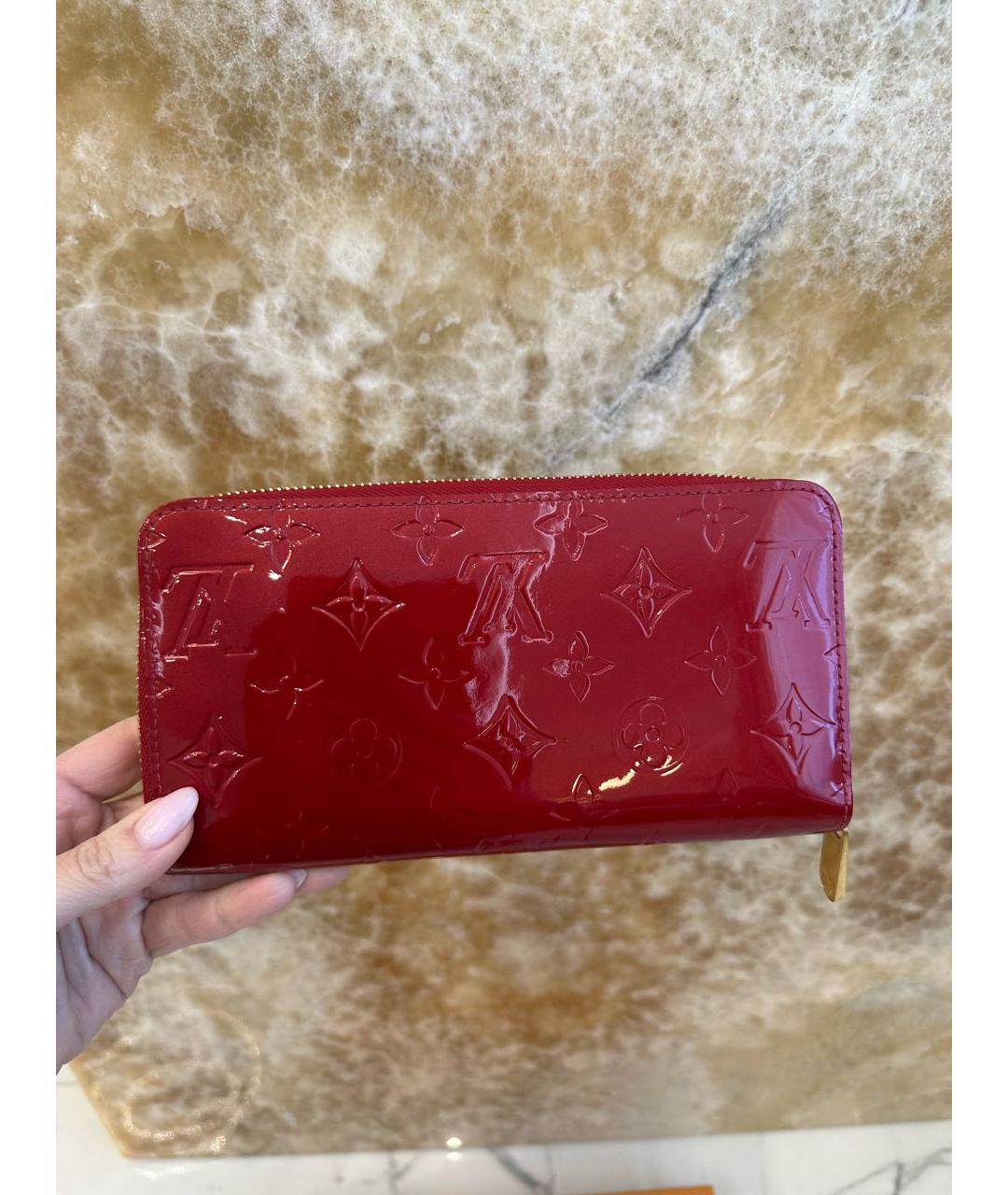 LOUIS VUITTON Красный кошелек из лакированной кожи, фото 4