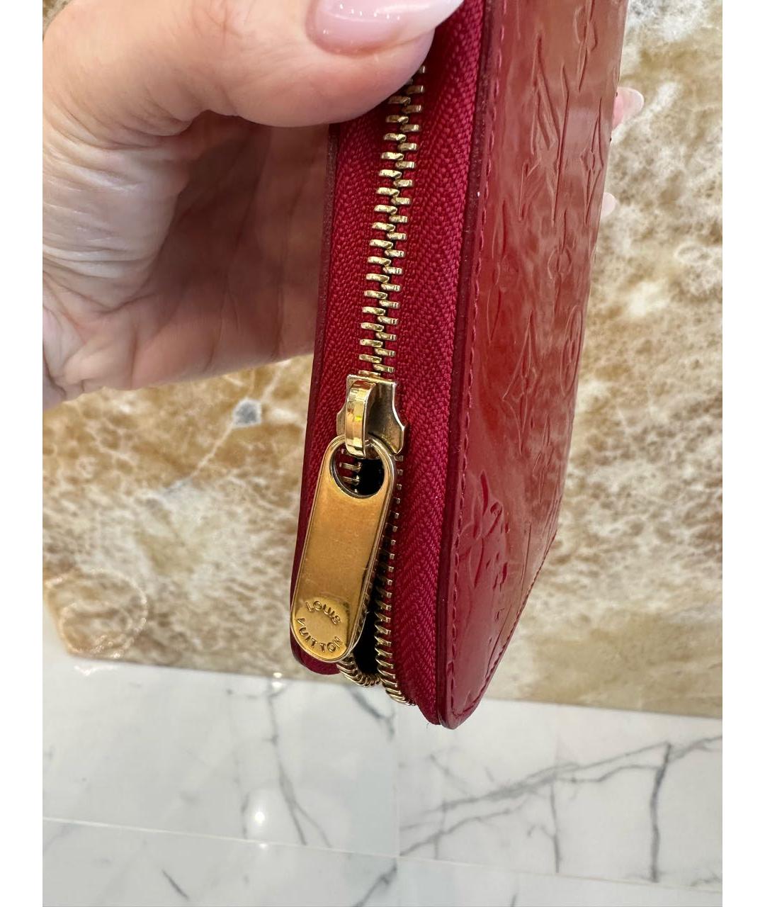 LOUIS VUITTON Красный кошелек из лакированной кожи, фото 6