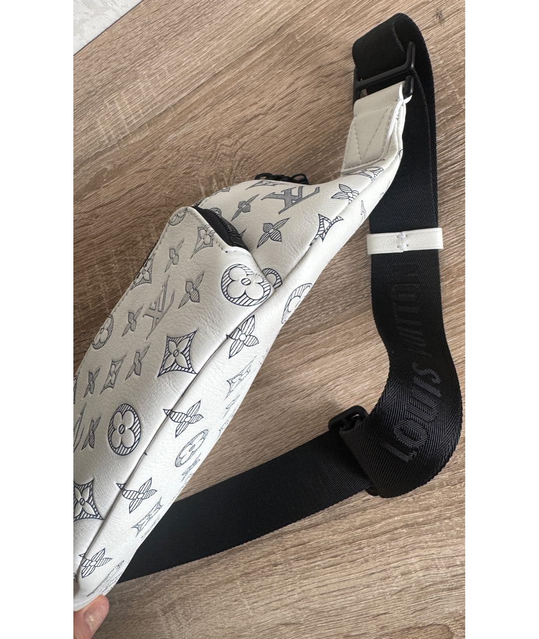 LOUIS VUITTON Белая кожаная поясная сумка, фото 2