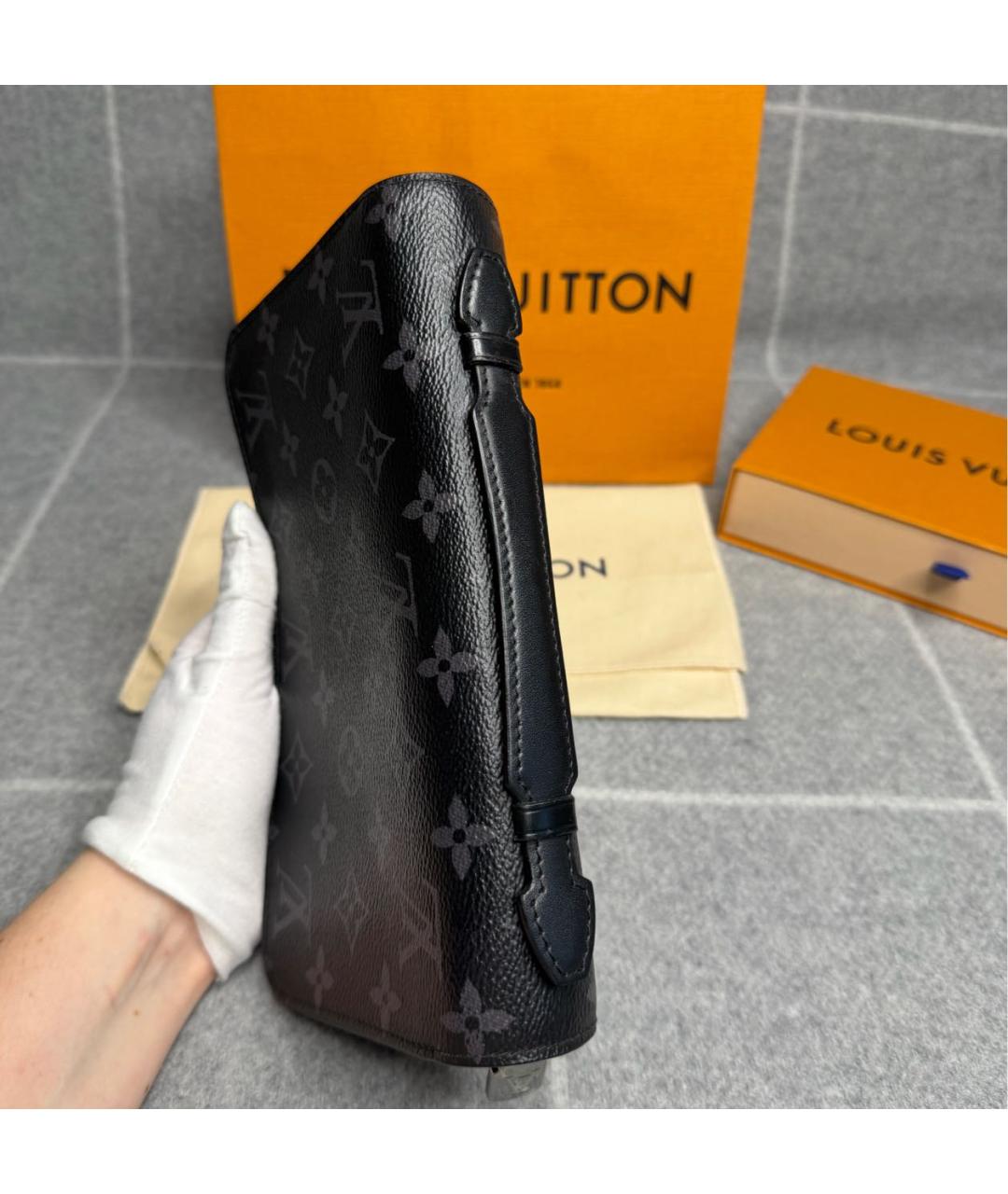LOUIS VUITTON Черная барсетка, фото 5
