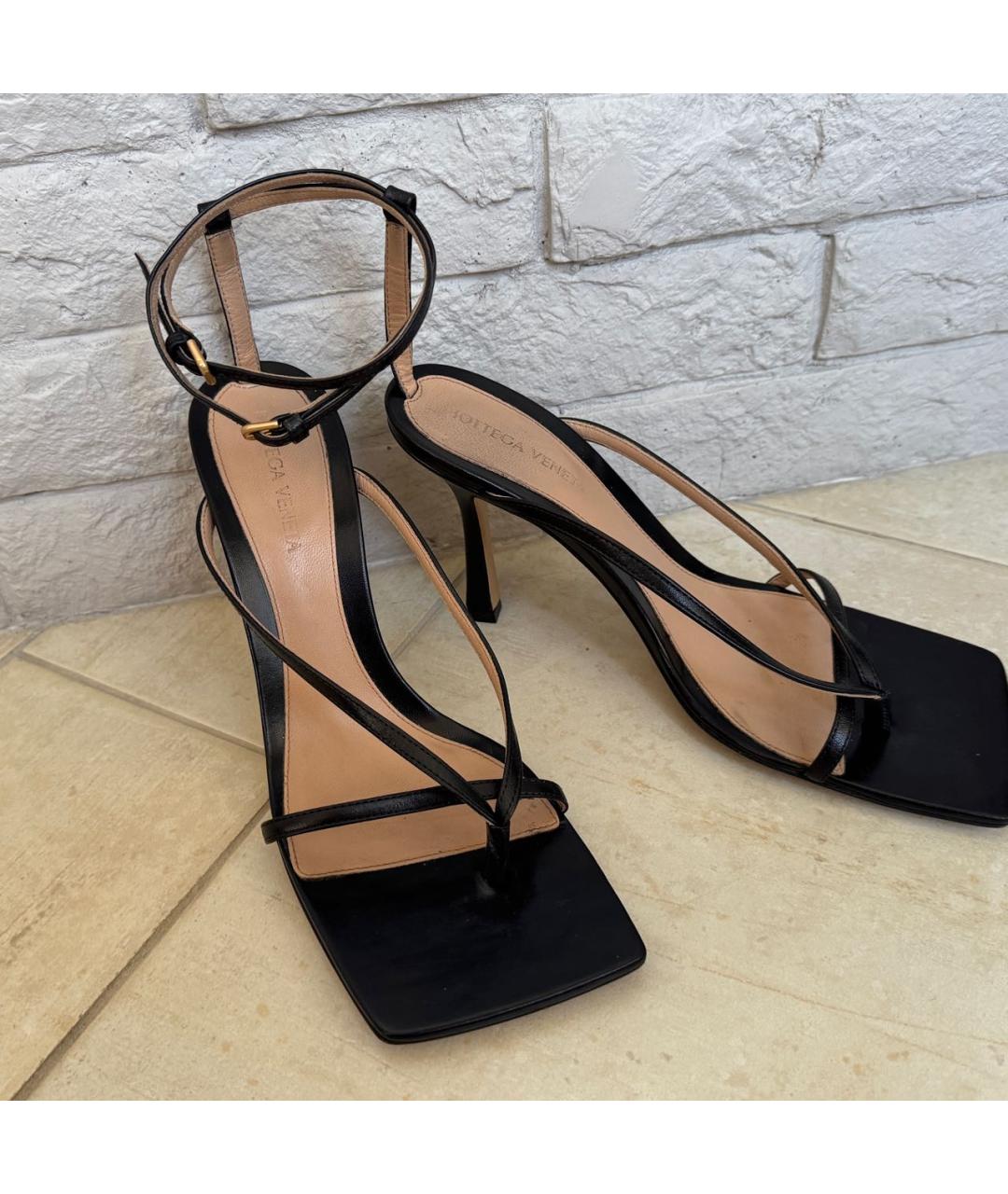 BOTTEGA VENETA Черные кожаные босоножки, фото 3