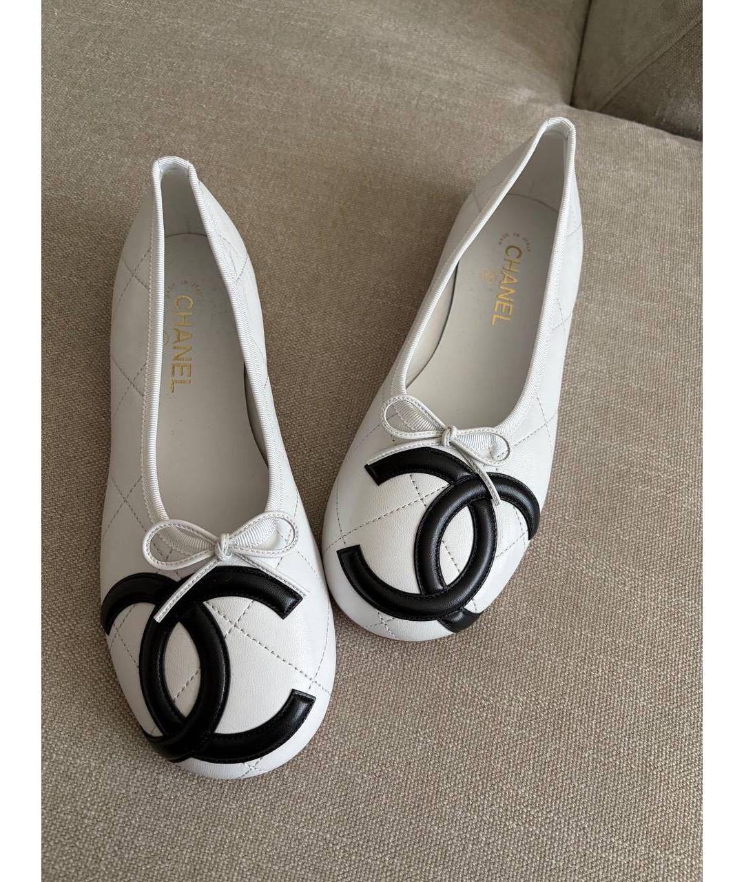 CHANEL Белые кожаные балетки, фото 2