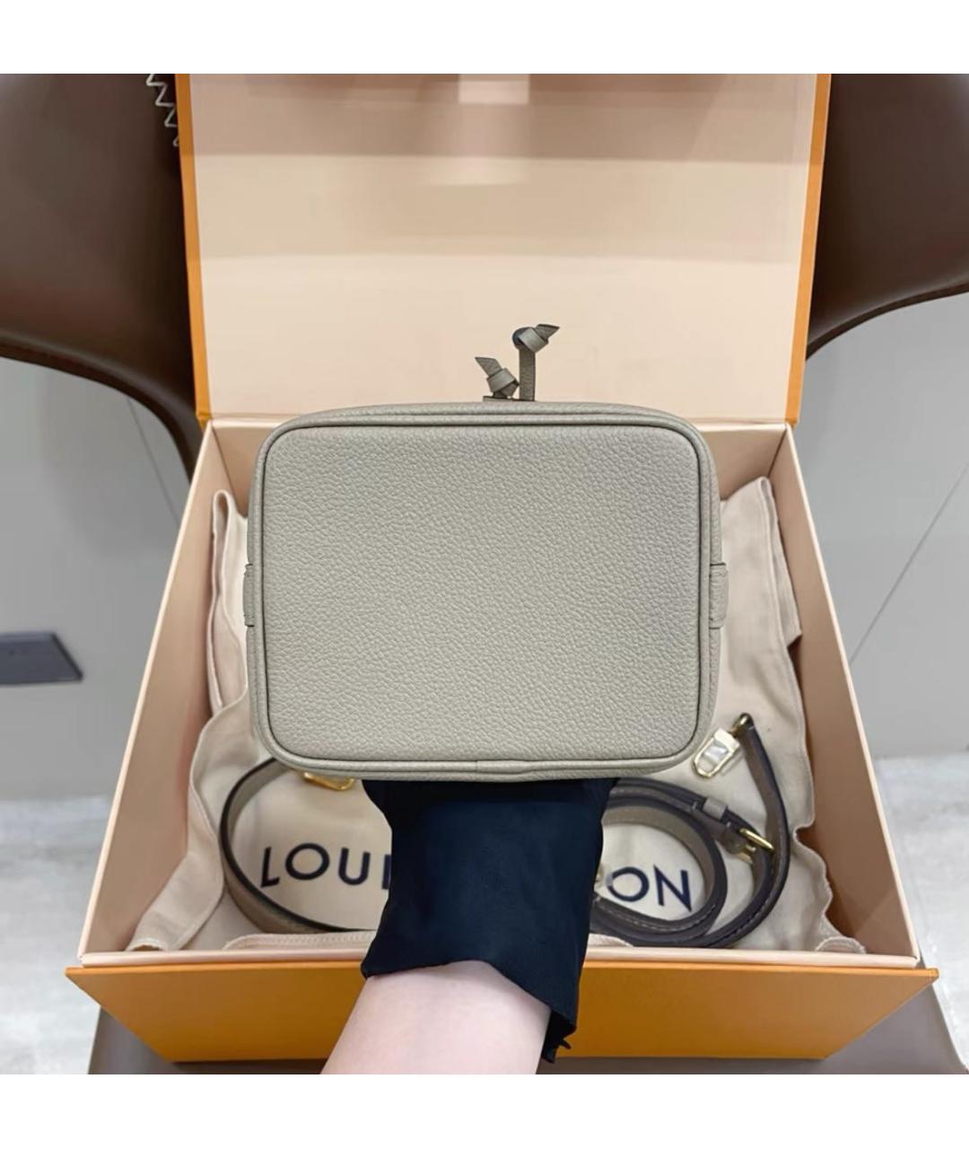 LOUIS VUITTON Бежевая кожаная сумка с короткими ручками, фото 4