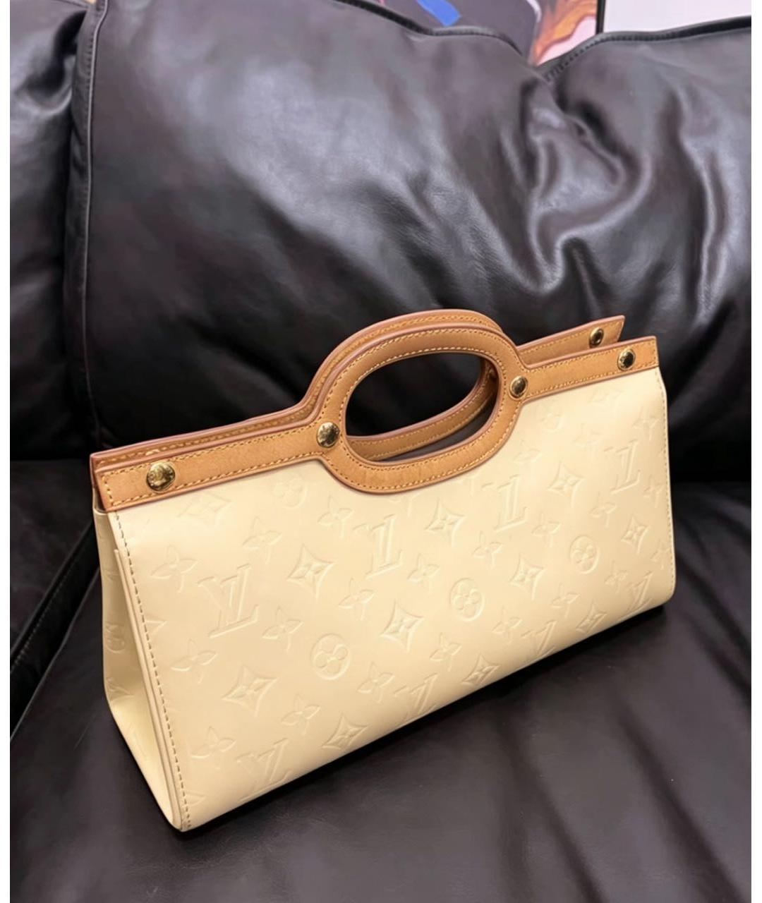 LOUIS VUITTON Бежевая сумка с короткими ручками из лакированной кожи, фото 3
