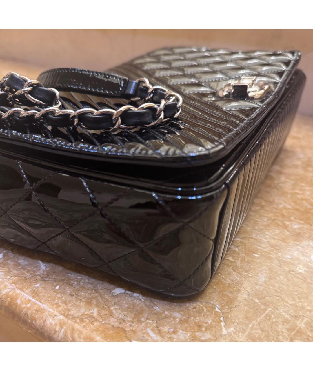 CHANEL Черная сумка через плечо из лакированной кожи, фото 4