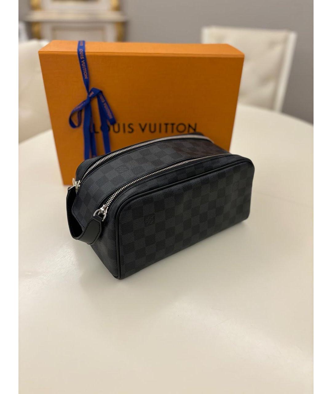 LOUIS VUITTON Черная косметичка, фото 6