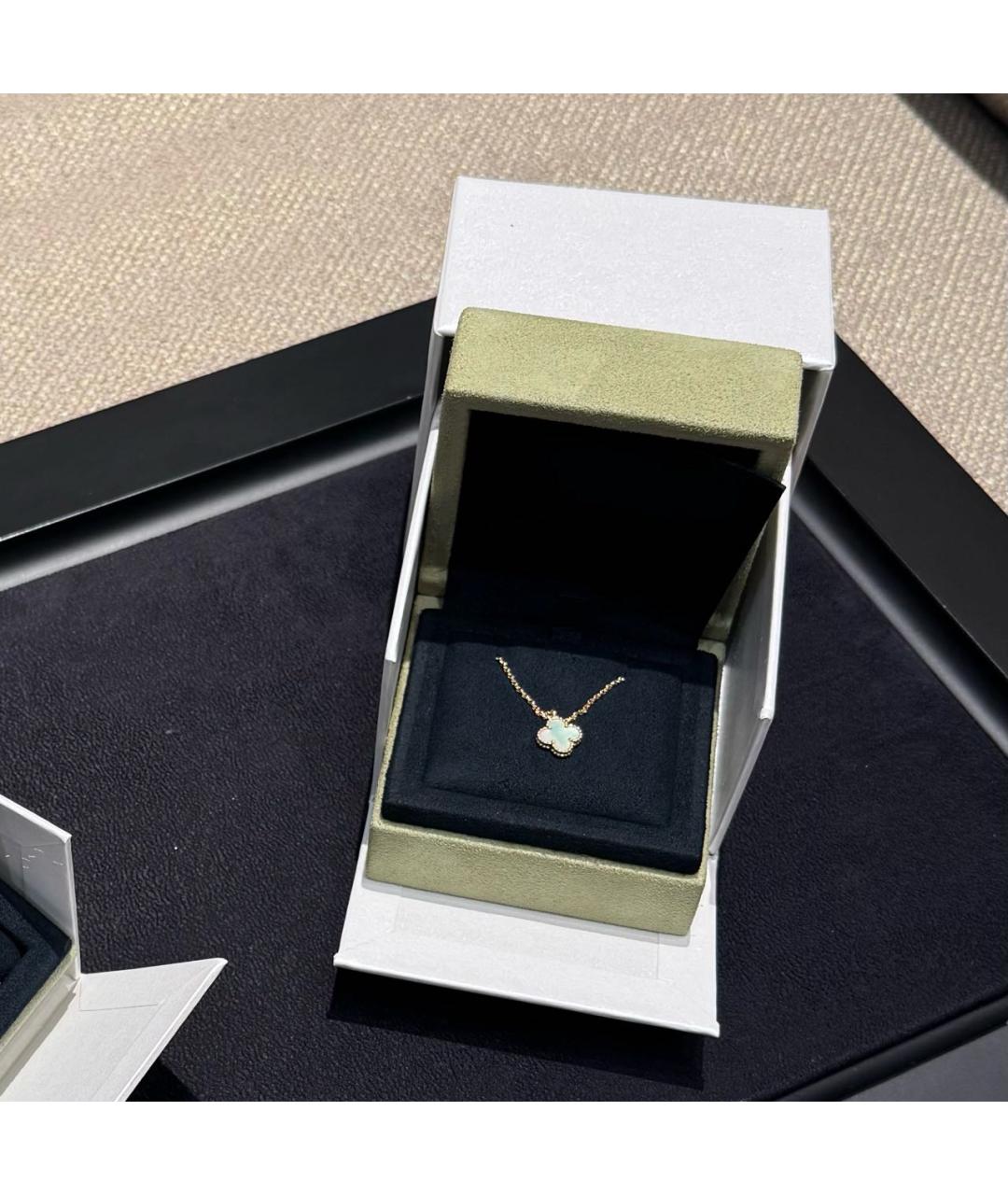 VAN CLEEF & ARPELS Белый кулон из желтого золота, фото 3
