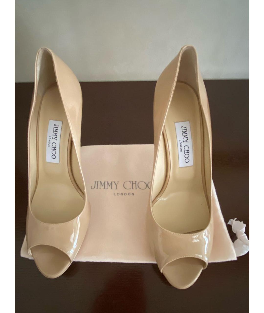 JIMMY CHOO Бежевые туфли из лакированной кожи, фото 5