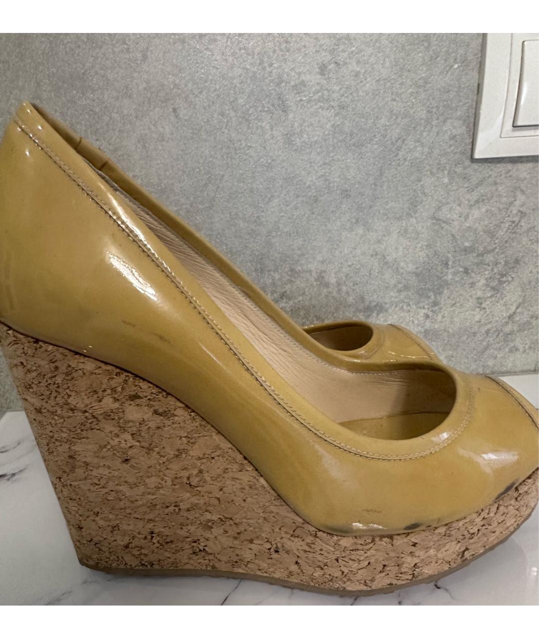 JIMMY CHOO Бежевые туфли из лакированной кожи, фото 5