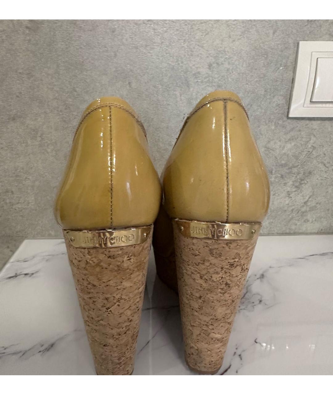 JIMMY CHOO Бежевые туфли из лакированной кожи, фото 4
