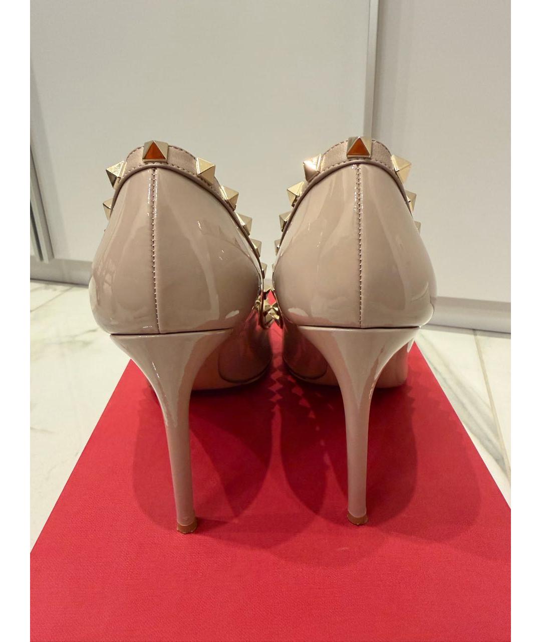 VALENTINO Бежевые туфли из лакированной кожи, фото 4