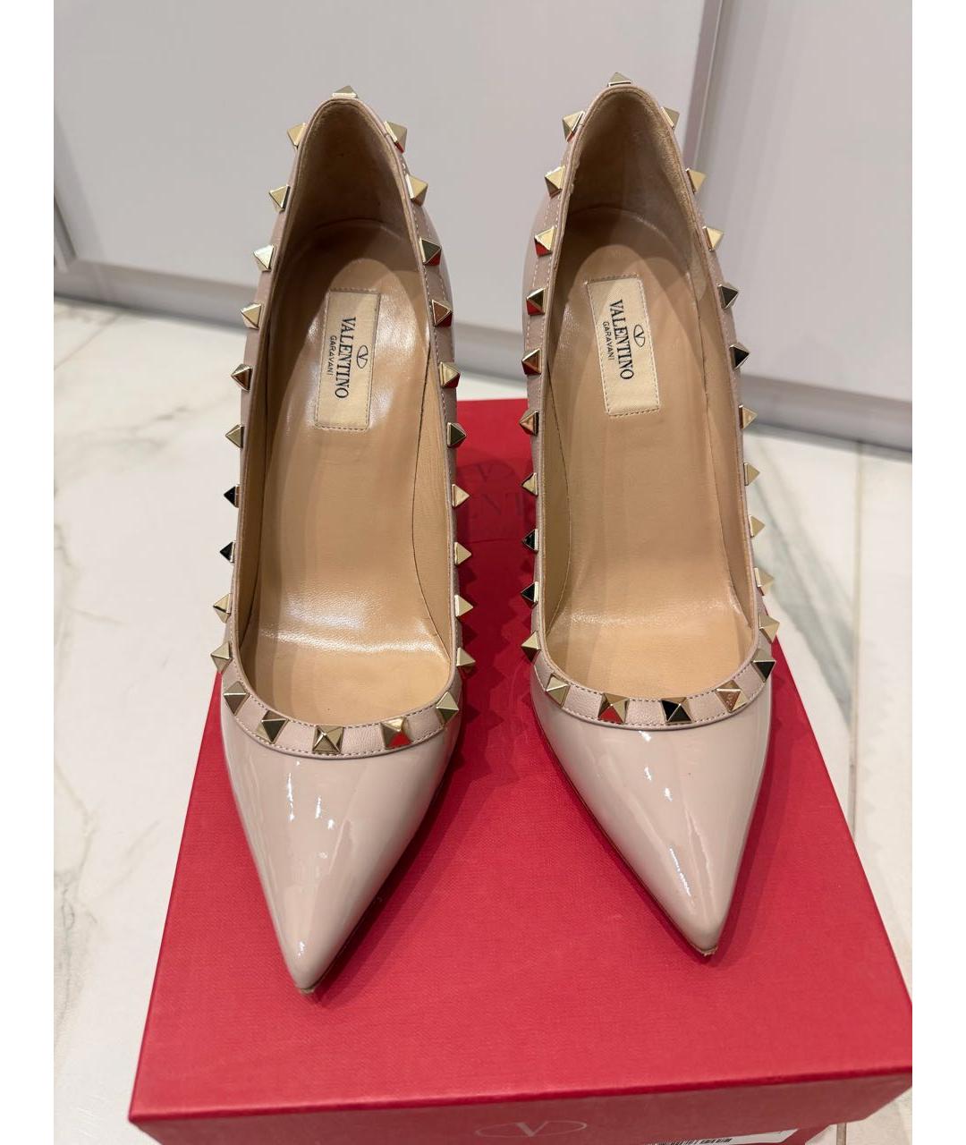 VALENTINO Бежевые туфли из лакированной кожи, фото 2