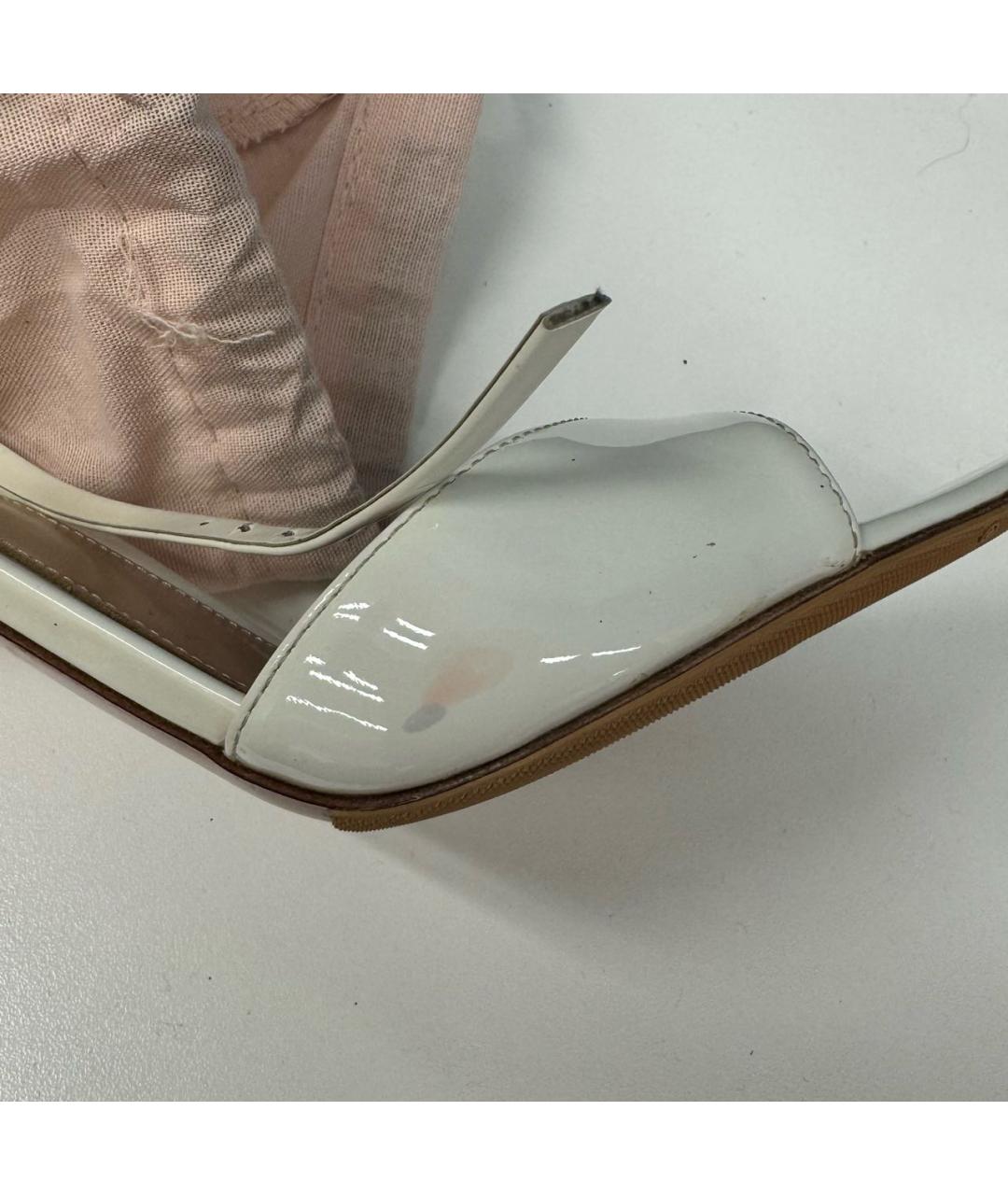 GIANVITO ROSSI Белые босоножки из лакированной кожи, фото 6