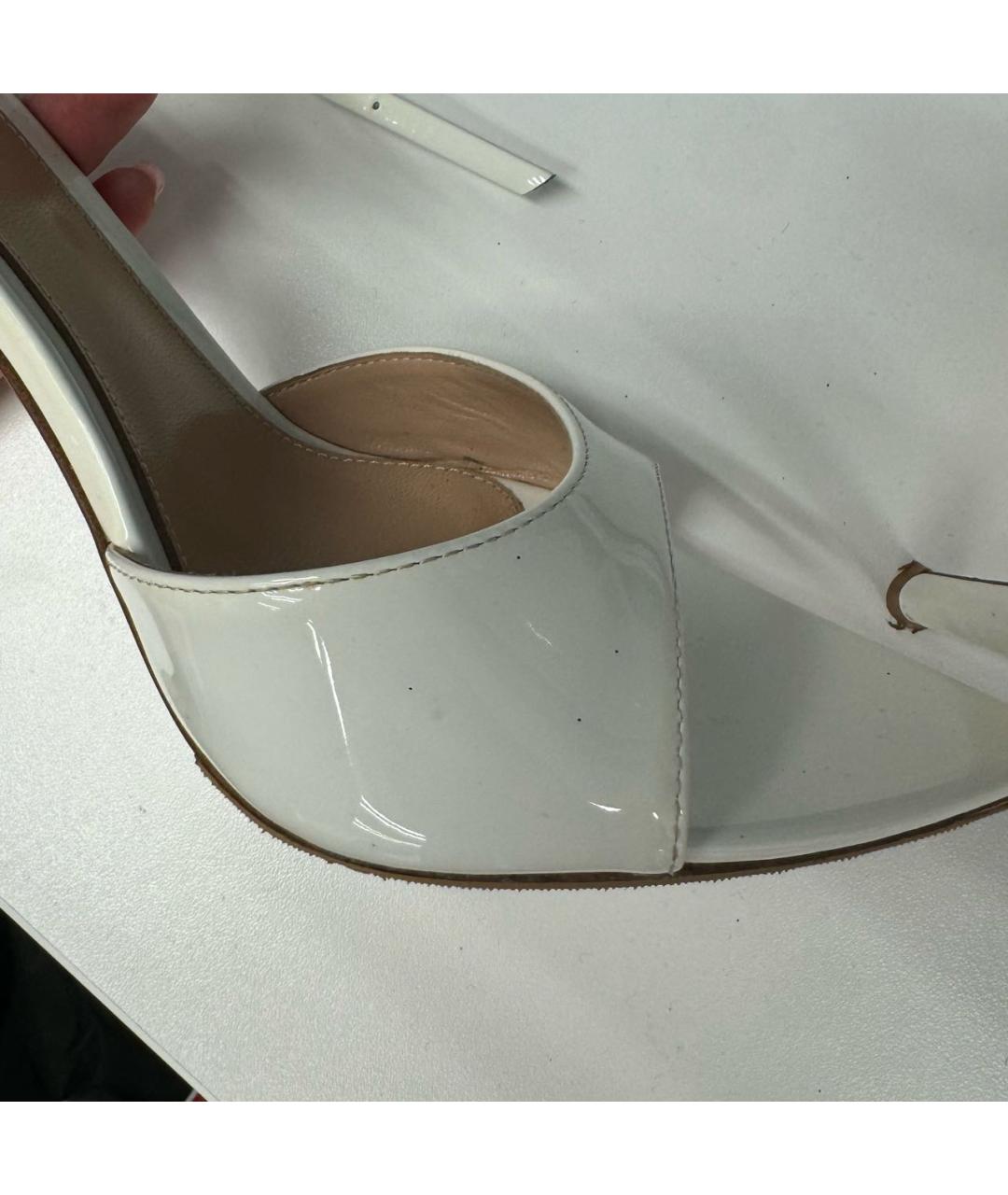 GIANVITO ROSSI Белые босоножки из лакированной кожи, фото 8