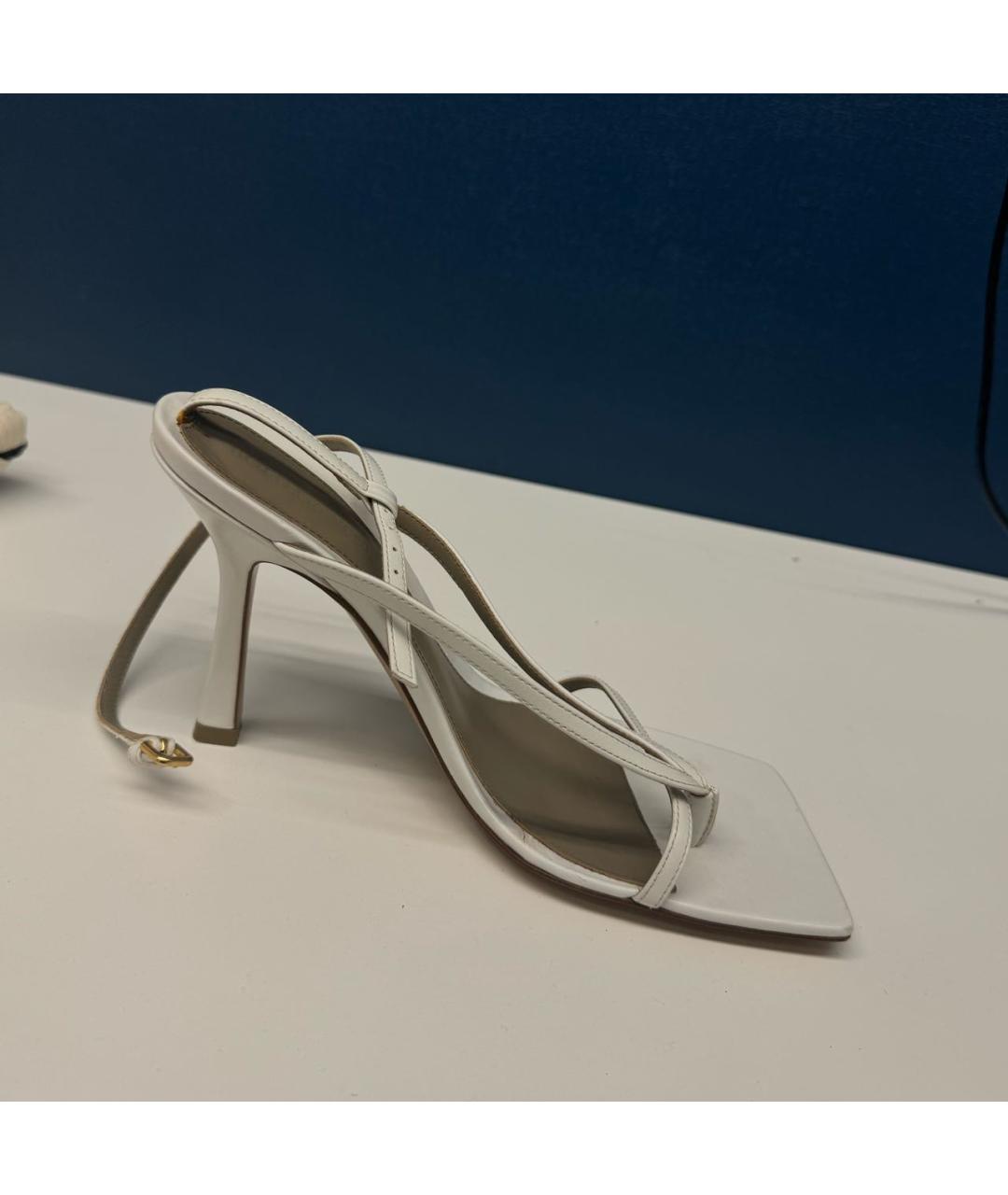 BOTTEGA VENETA Белые кожаные босоножки, фото 7