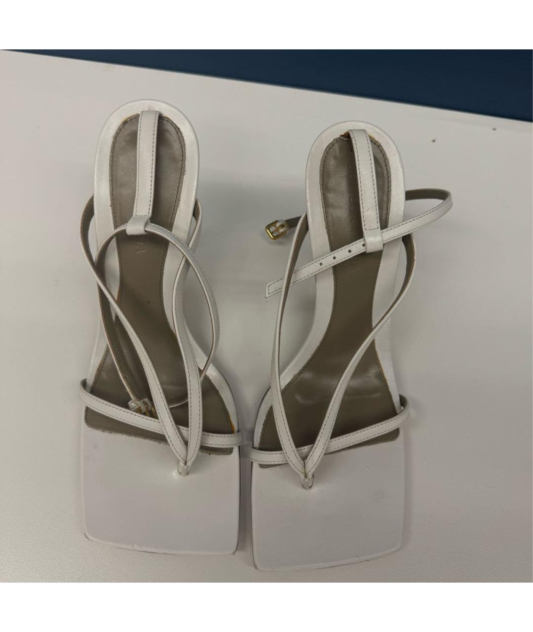 BOTTEGA VENETA Белые кожаные босоножки, фото 3
