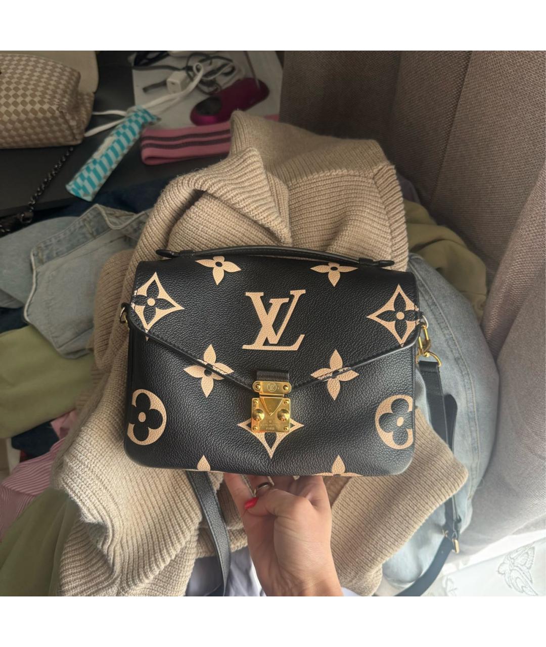 LOUIS VUITTON Черная кожаная сумка через плечо, фото 2