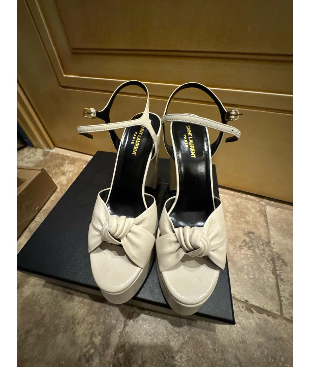 SAINT LAURENT Бежевые кожаные босоножки, фото 2