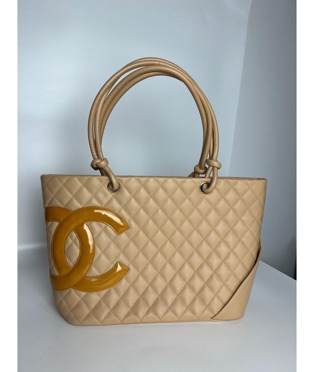 CHANEL Бежевая кожаная сумка с короткими ручками, фото 9